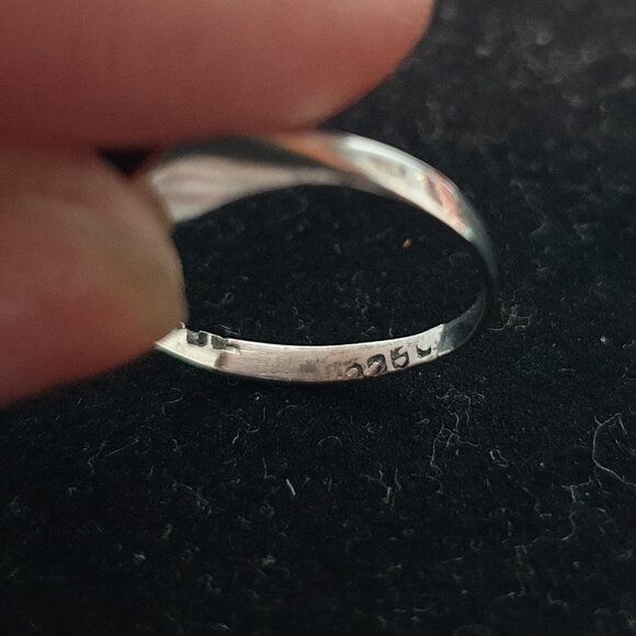 Pretty Vintage Diagonal Malachite & Black Onyx Sterling Silver Dainty Ring - Picture 7 of 9